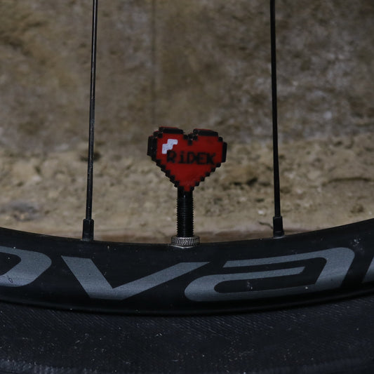 Valve Cap - Retro Heart