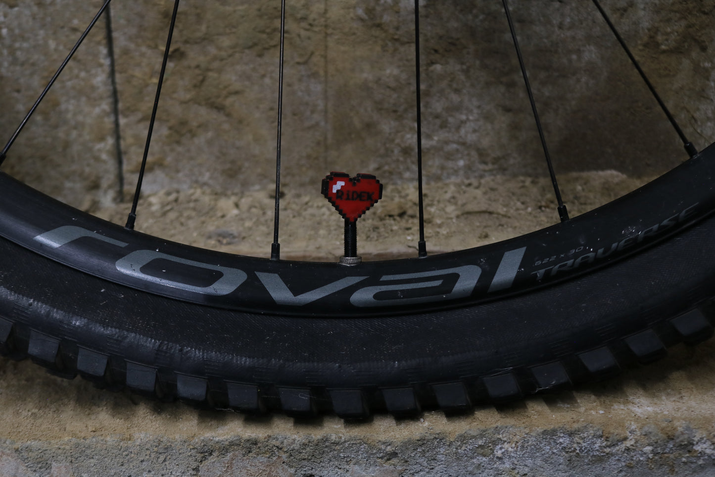 Valve Cap - Retro Heart