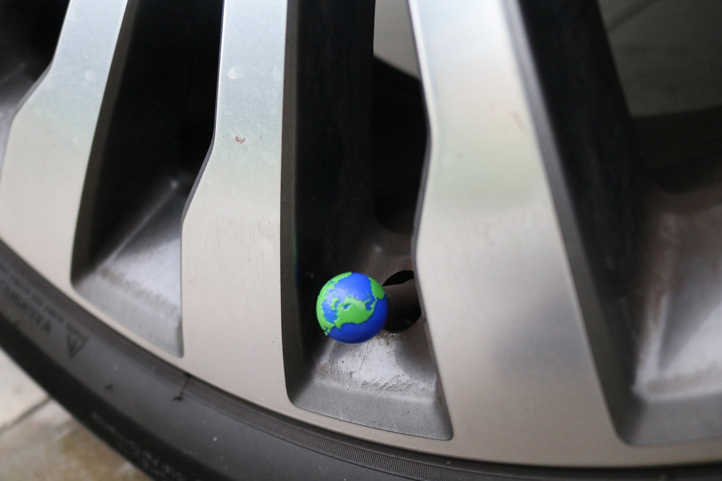 Premium Vehicle Cap - Globe